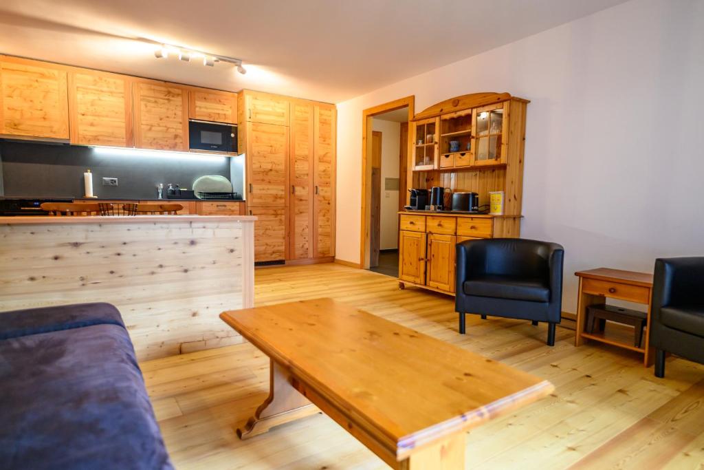 Residence Veisivis 72, appartement de charme rénové à La Forclaz, Evolène - 4