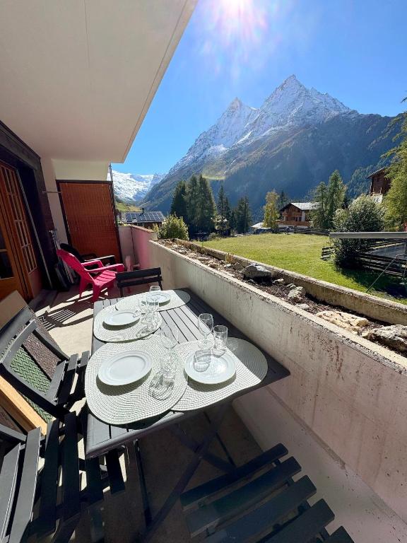 Residence Veisivis 72, appartement de charme rénové à La Forclaz, Evolène - 1