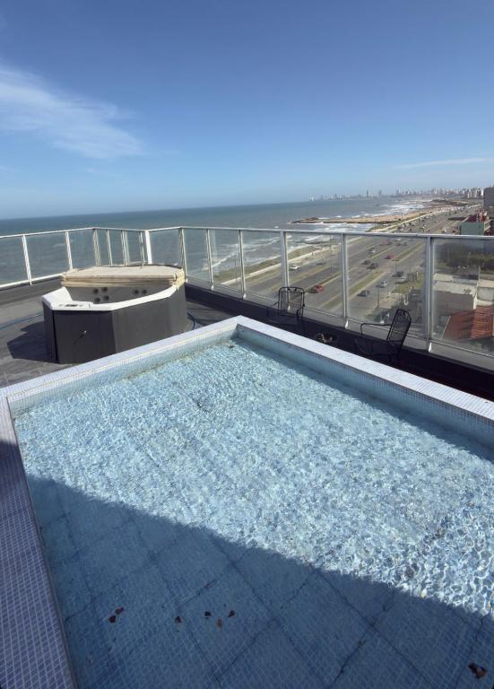 La postal 4 personas con cochera, piscina y jacuzzi - 2