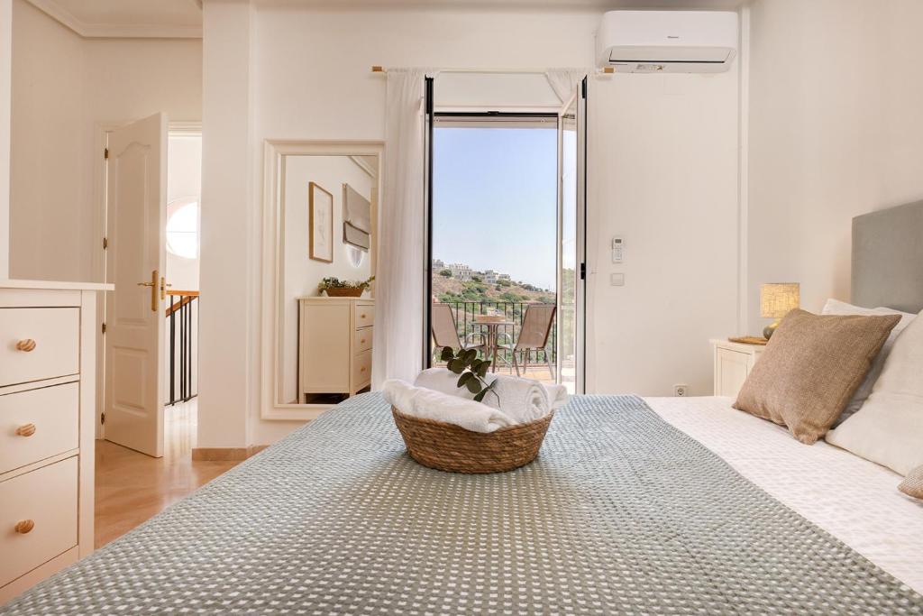 Sunrise Hill Penthouse in Casares - 4