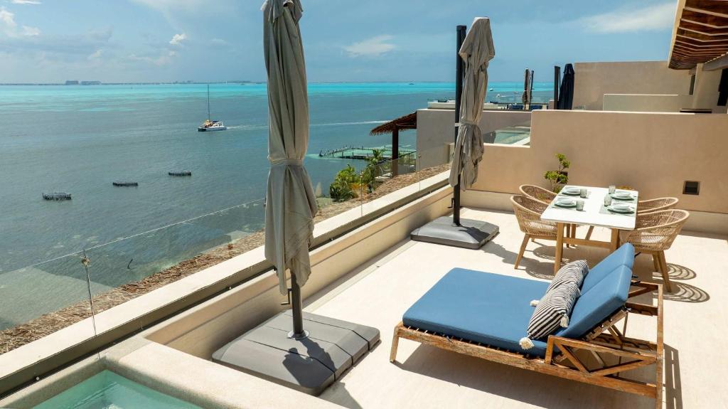 Modern Apt with Private Roof Garden & Pool - 5