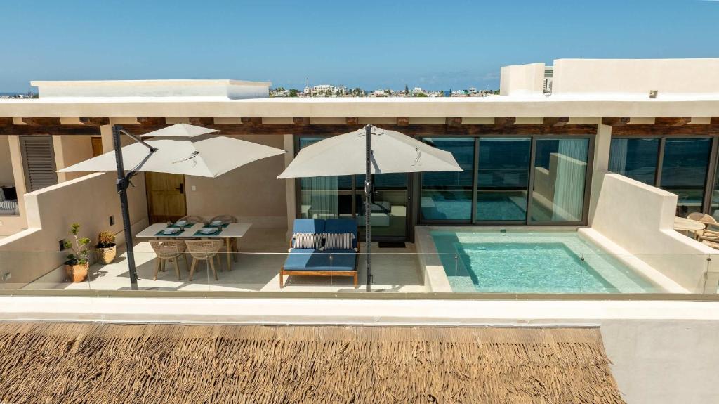 Beachfront Luxe Penthouse Studio in Isla Mujeres - 5