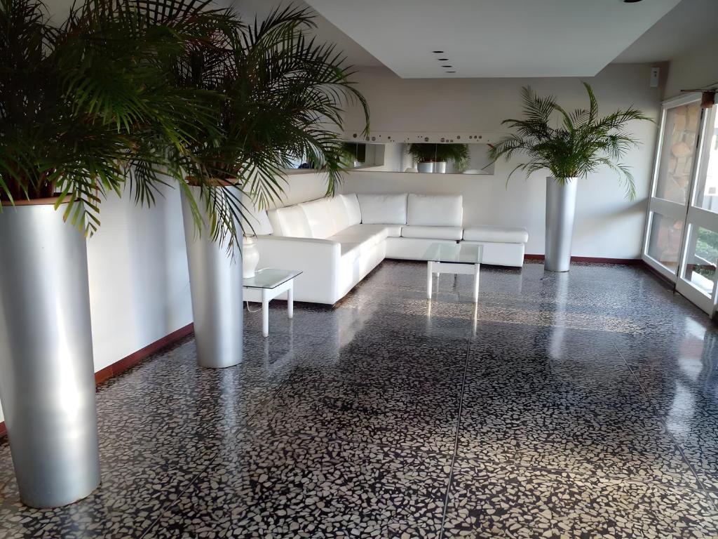 APARTAMENTO EN PUNTA DEL ESTE PLENA PENINSULA LIBR TURISMO 27MRZ-5ABR! PARA 4 PERSONAs - 2