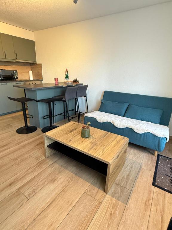 Torrent House - 1