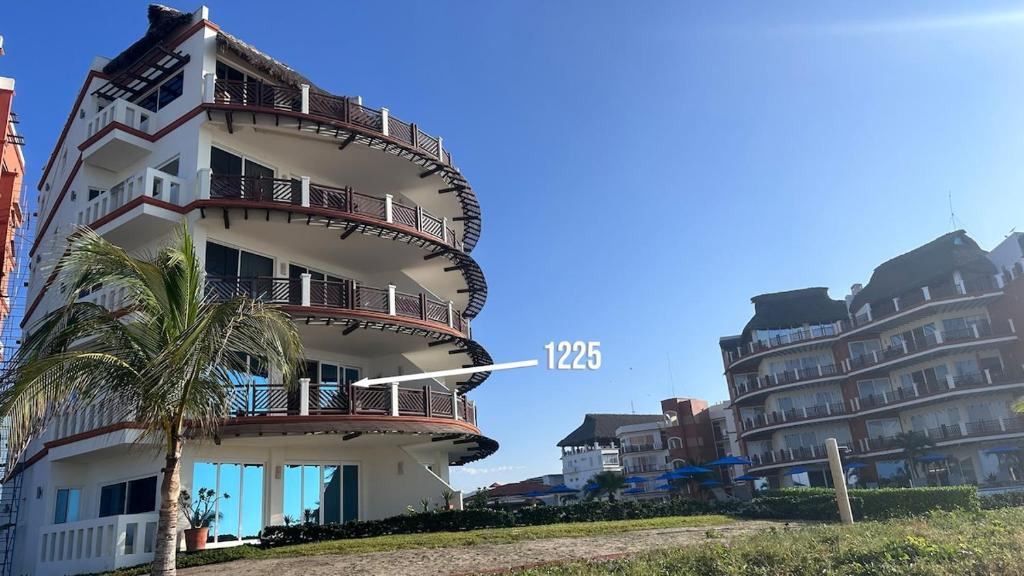VIVO Residences 2 Bedroom Ocean Front Condo 180 degree ocean views - 2