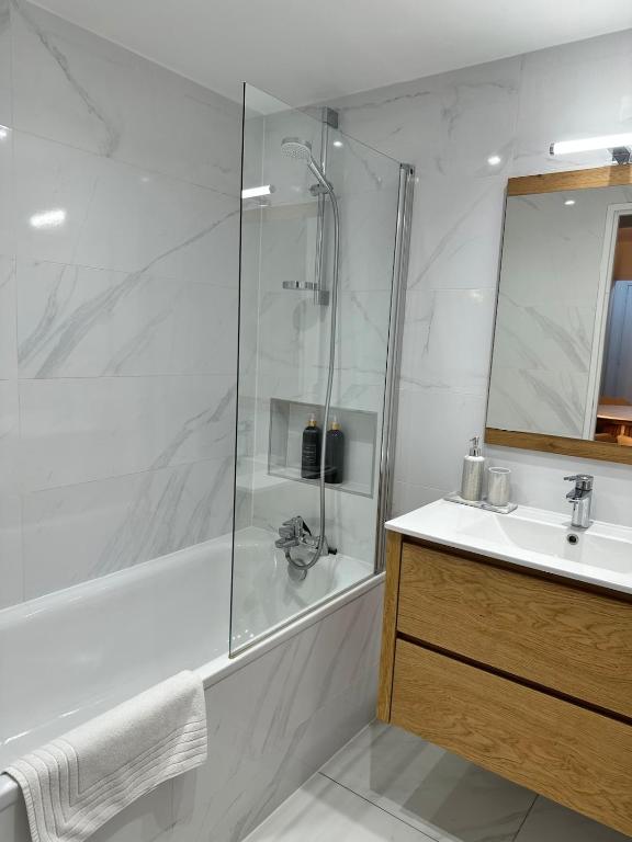City apartment with private parking - 3