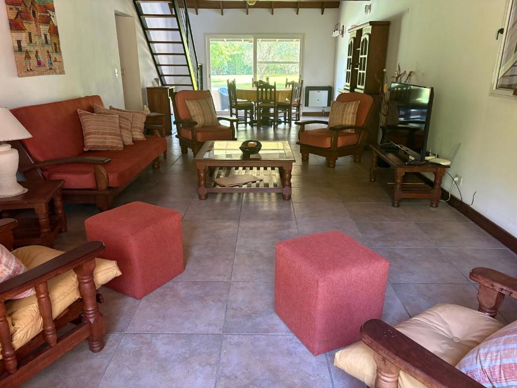 Casa en Ing. Maschwitz con gran parque y pileta - 1