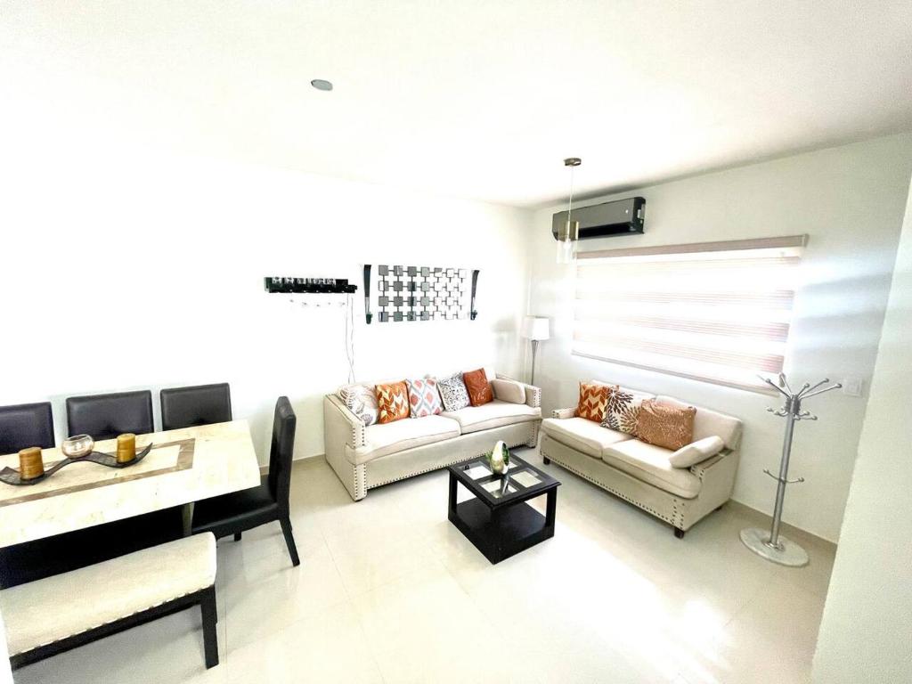 3 Bedroom House wit Pool Access - 4