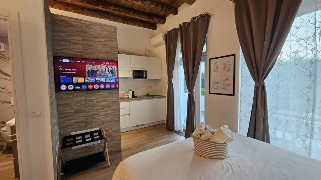 Junior Suite, Villa Joy Verona, Romantic, with garden, elegant living room, near the city center - 3