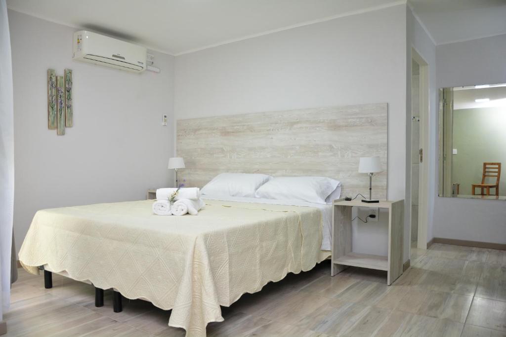 POSADA ROSSINA Habitaciones con baño privado y ambientes compartidos - 2