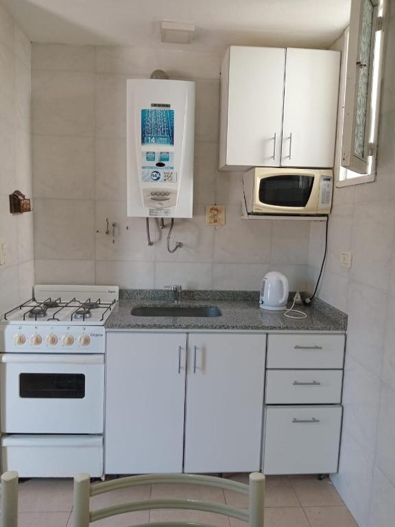 Departamento con cochera para 4 personas, 2 ambientes en Villa Gessel a cuatro cuadras de la playa - 3