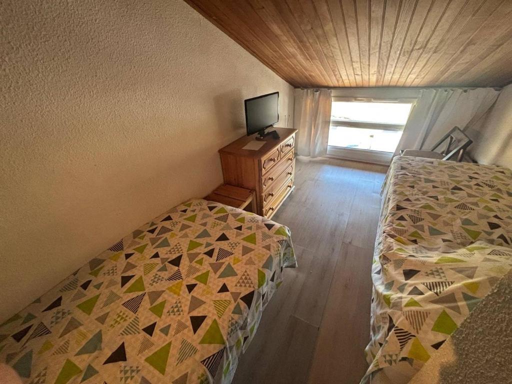 Appartement T3 aux Angles avec balcon et vue lac - 5