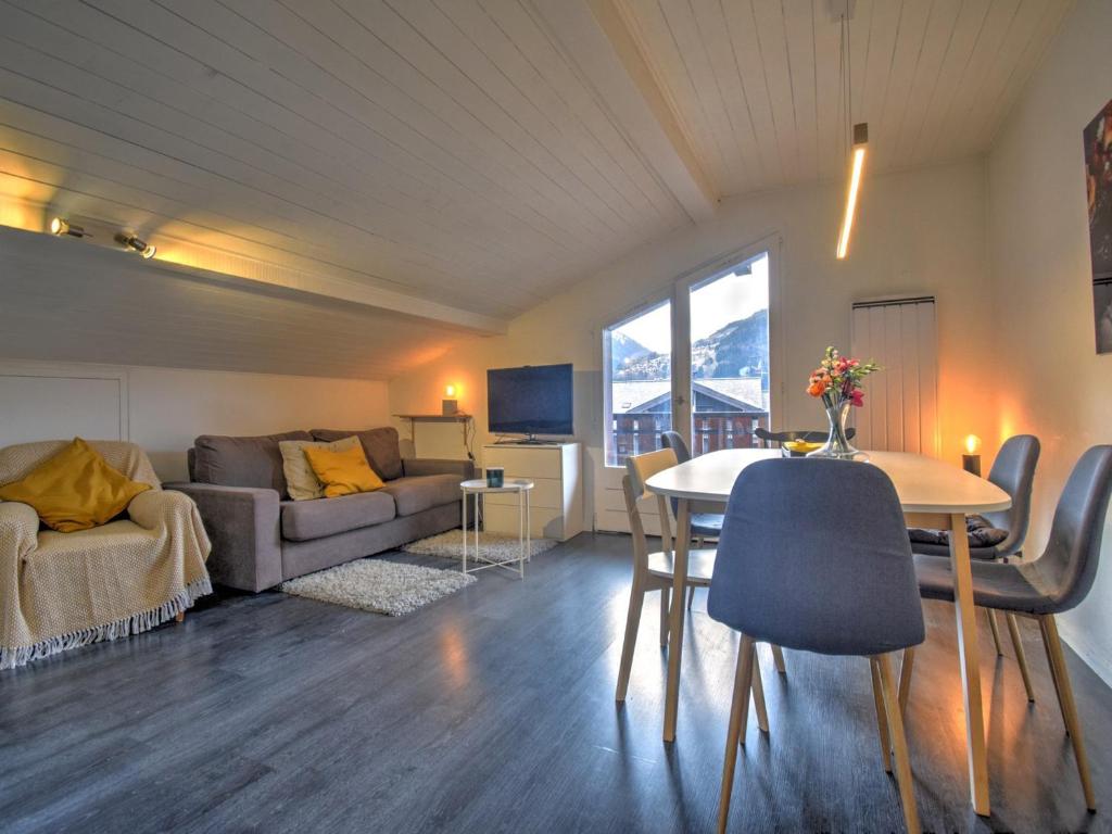 Appartement lumineux 2 pièces avec balcon et parking - FR-1-524-146 - 2
