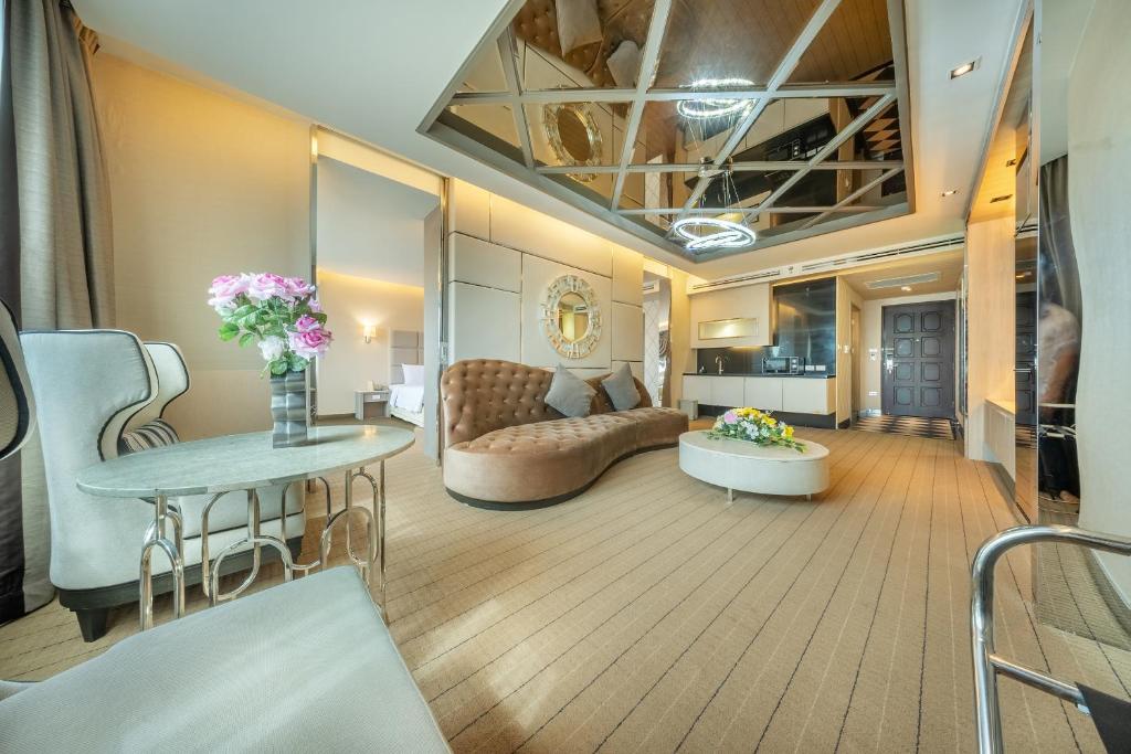 Royal Benja Hotel - Big Rooms, Family-friendly