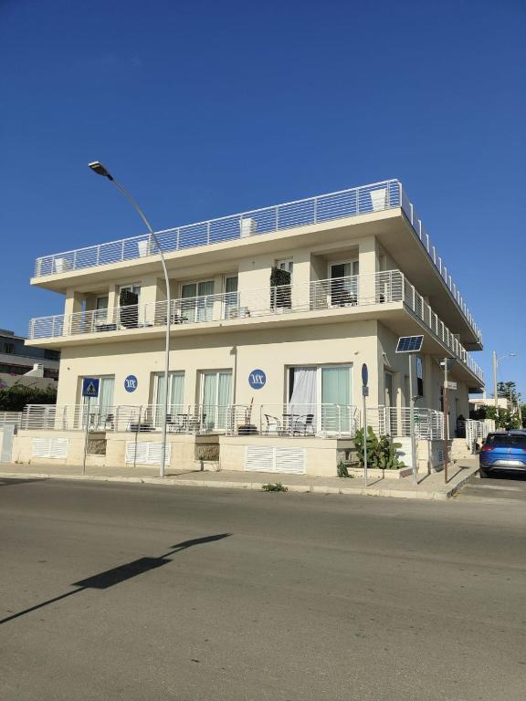White Apartments & Spa - 2
