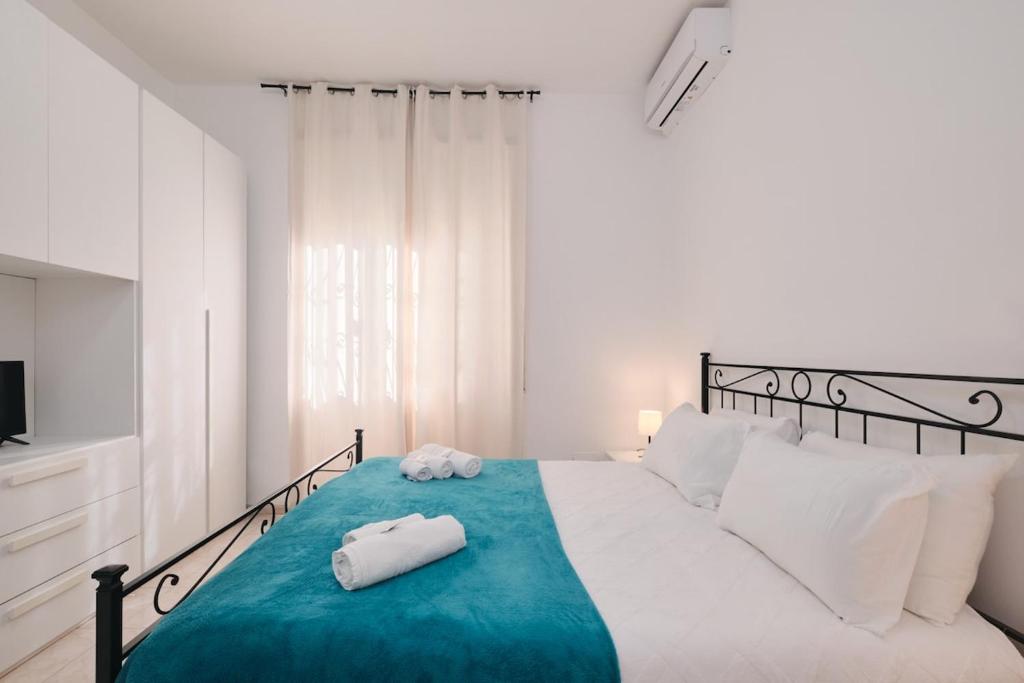 Modern Comfort & Private Patio 5 Min to Metro C - 1