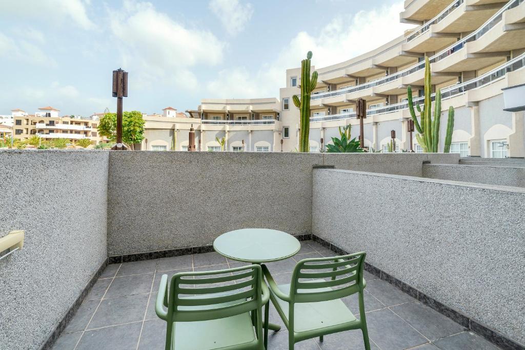 Alua Atlantico Golf - All Inclusive — Hotel building in Golf Del Sur, Canary Islands