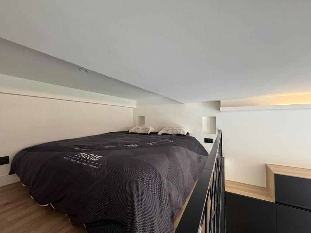 Elegant studio with mezzanine, city center - 3