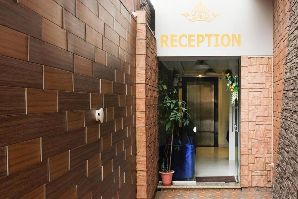 フロント・ロビー