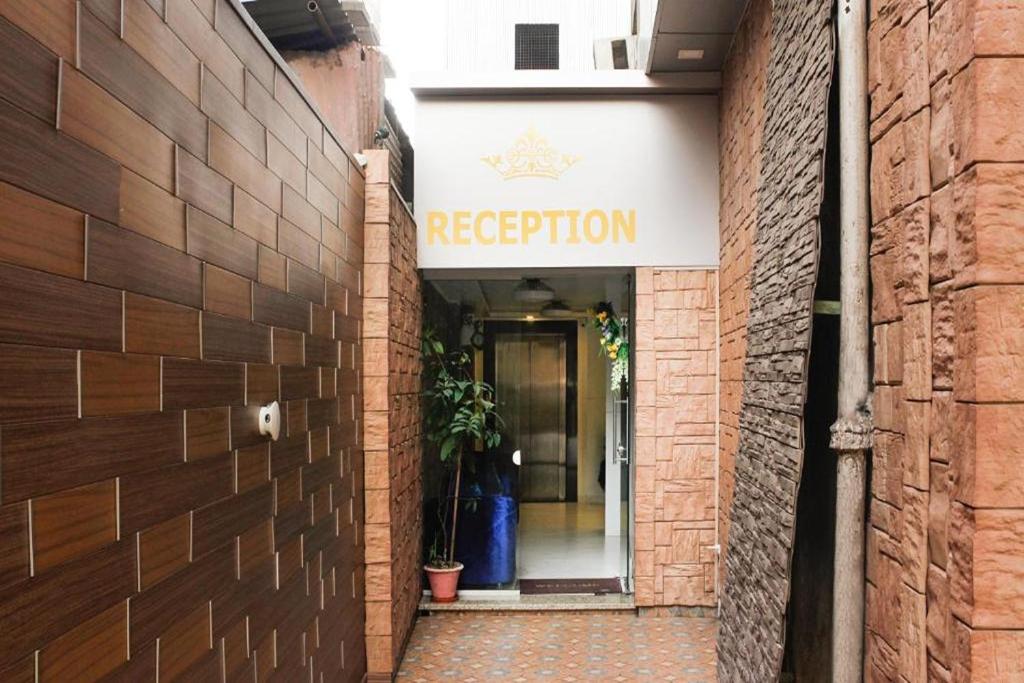 フロント・ロビー