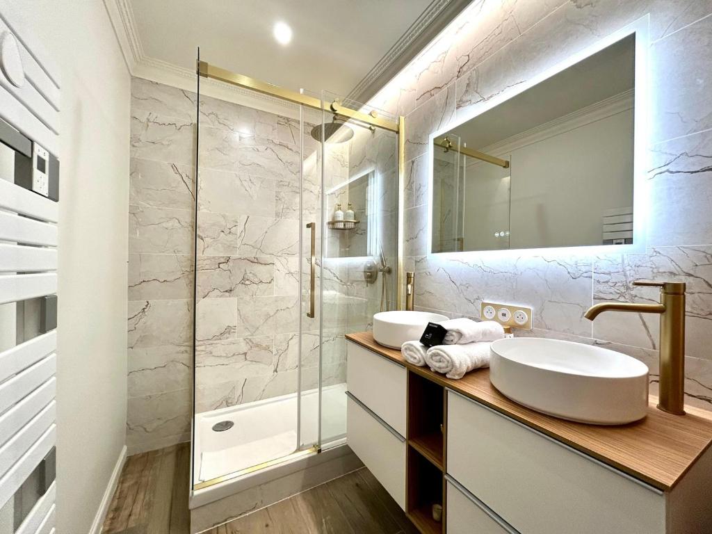 Apartment - 85 sqm - Grenelle - 8p - 5
