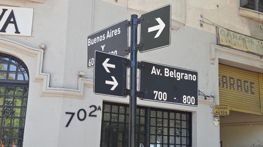 Departamento Centrico frente al río a 100m del Monumento - 5