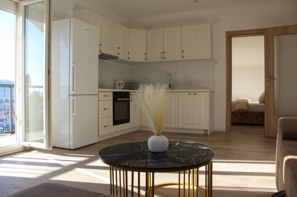 Horizont 3-Bedroom Apartment with City View & Private Parking - 1