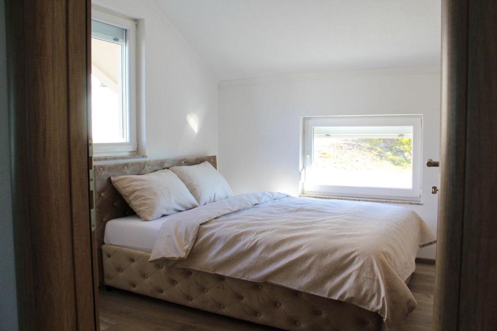 Horizont 3-Bedroom Apartment with City View & Private Parking - 3
