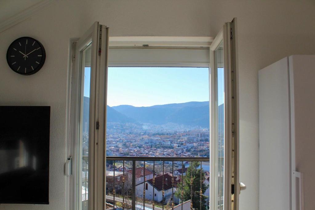 Horizont 3-Bedroom Apartment with City View & Private Parking - 5