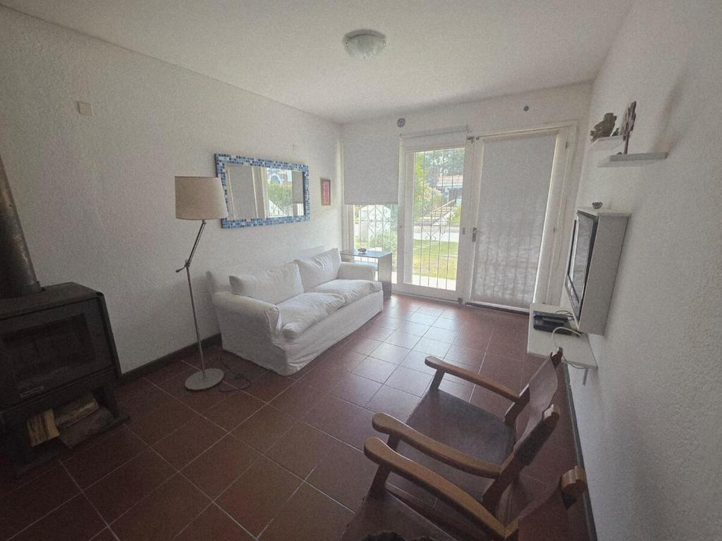 Apartamento zona Punta Shopping, entrada independiente - 1