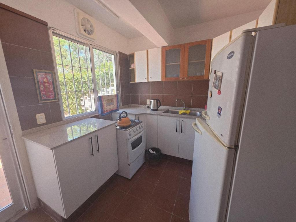 Apartamento zona Punta Shopping, entrada independiente - 2