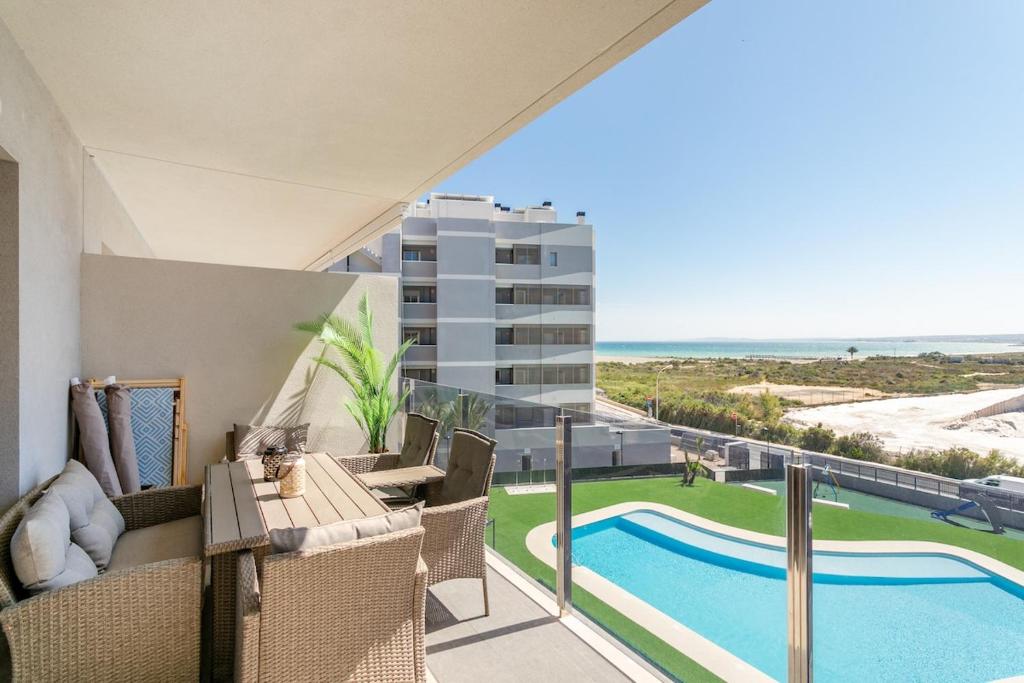 Sea view, pool, AC, 3 bedrooms, 150m beach - 1