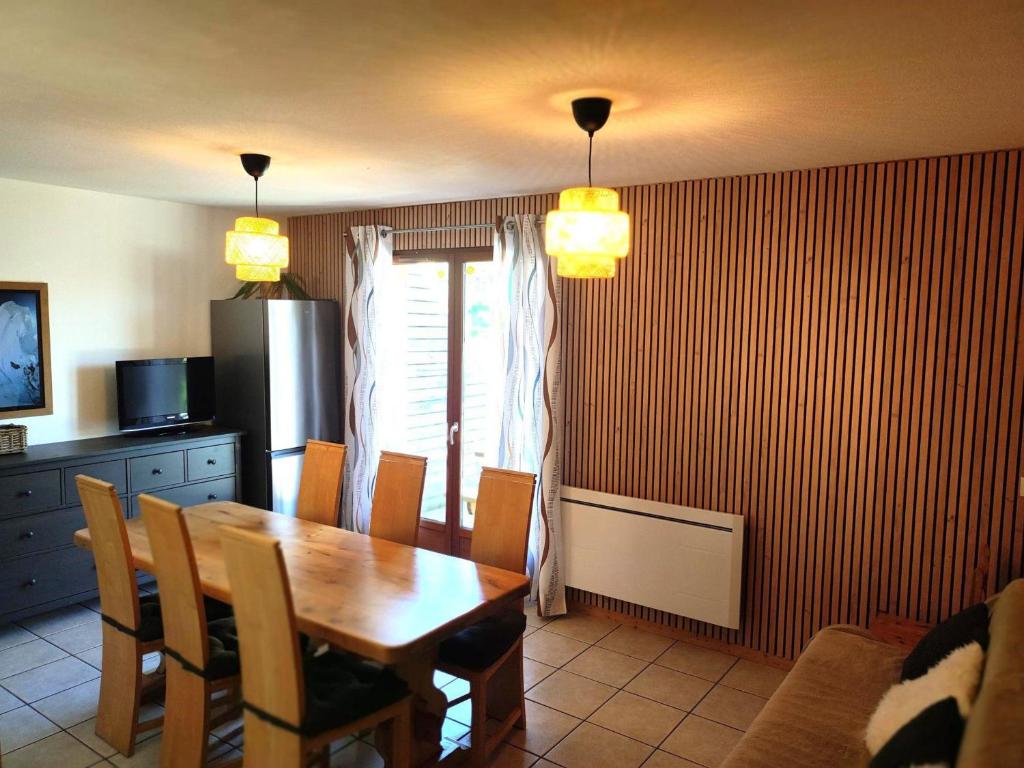Chalet Mitoyen 7p avec Piscine, Sauna, Parking Gratuit et Proche Commerces - FR-1-863-8 - 1