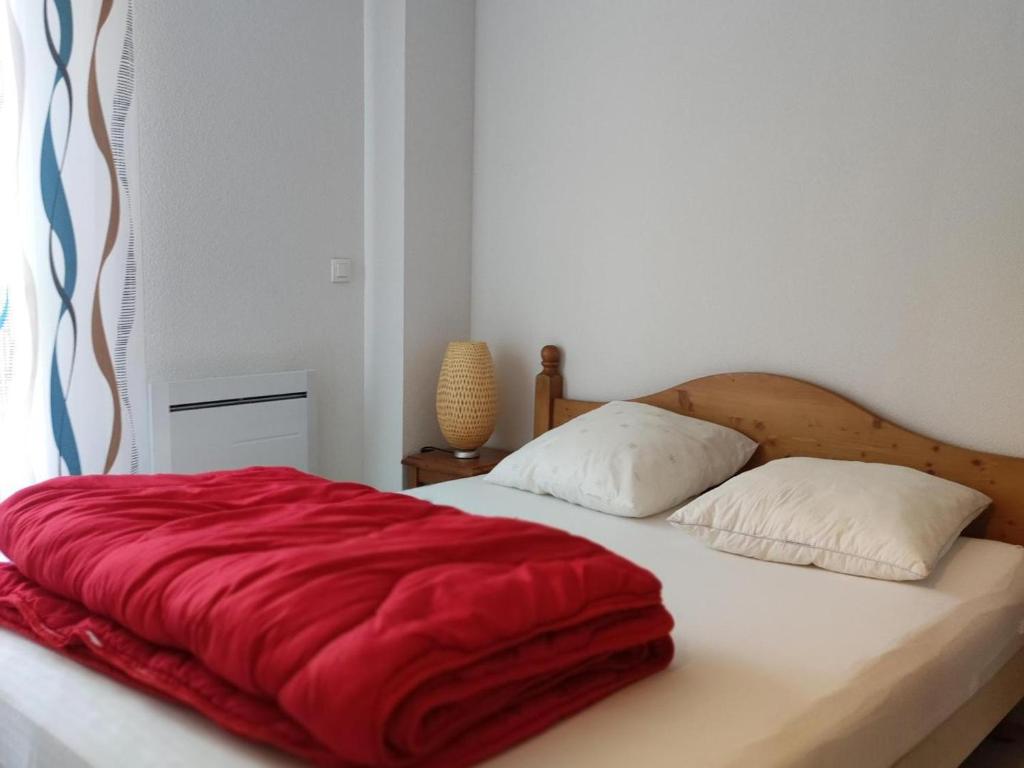 Chalet Mitoyen 7p avec Piscine, Sauna, Parking Gratuit et Proche Commerces - FR-1-863-8 - 4