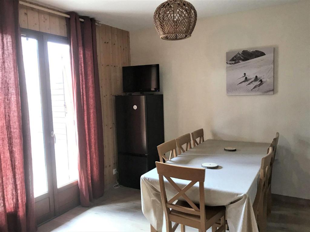 Chalet mitoyen rénové 3 pièces, 7 pers, terrasse, parking, animaux admis - FR-1-863-10 - 2
