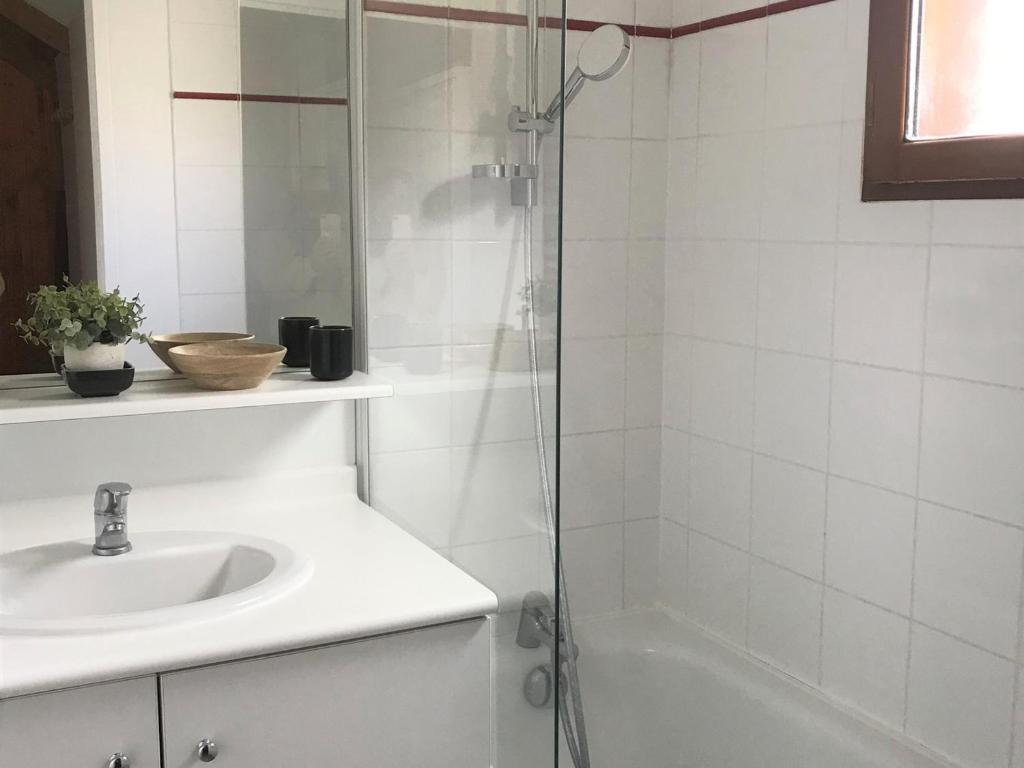 Chalet mitoyen rénové 3 pièces, 7 pers, terrasse, parking, animaux admis - FR-1-863-10 - 4