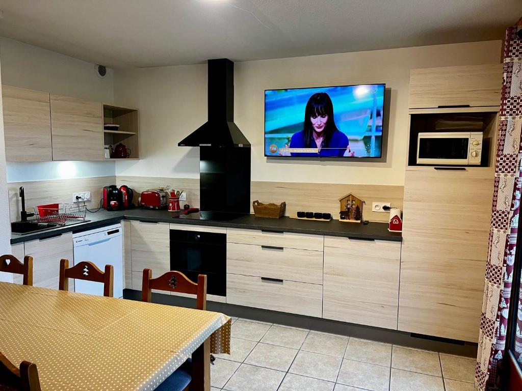 Chalet rénové 6 pers, TV connectée, WiFi, parking, animaux admis - FR-1-863-17 - 3