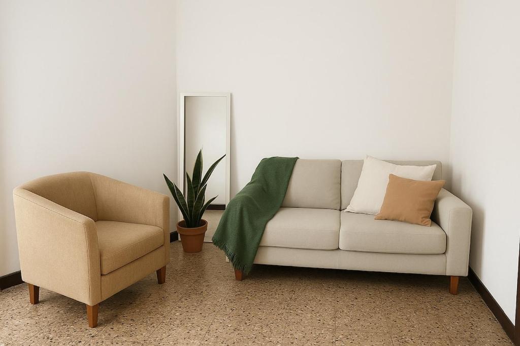 Departamento a media cuadra de plaza central - 1