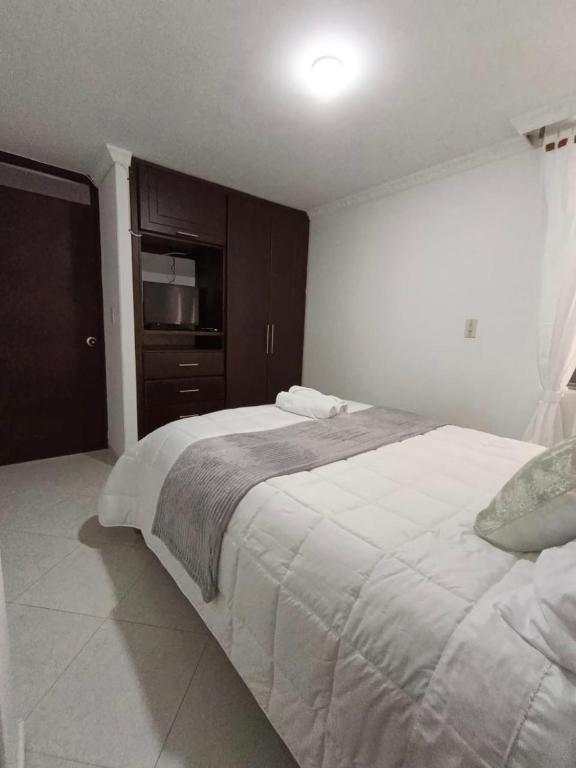 Apartamento cómodo, tranquilo con parqueadero, excelente ubicación - 2