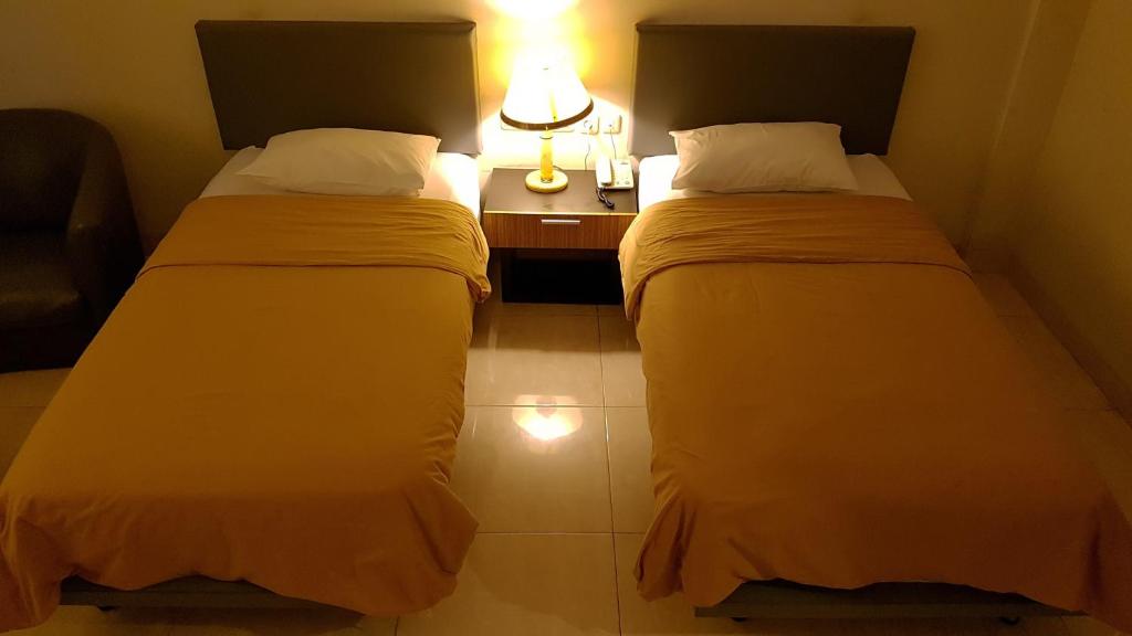 Crown Hotel photo