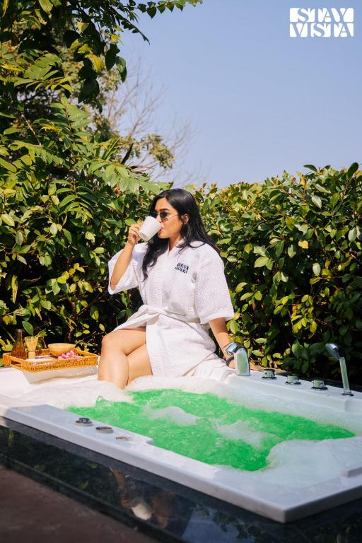 Hot tub, StayVista at Vaana in Pune