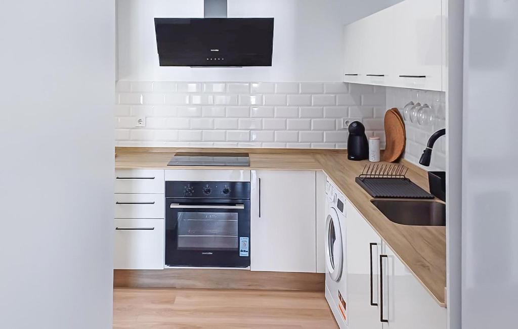 Amazing Apartment In Barbate With Wifi - 4