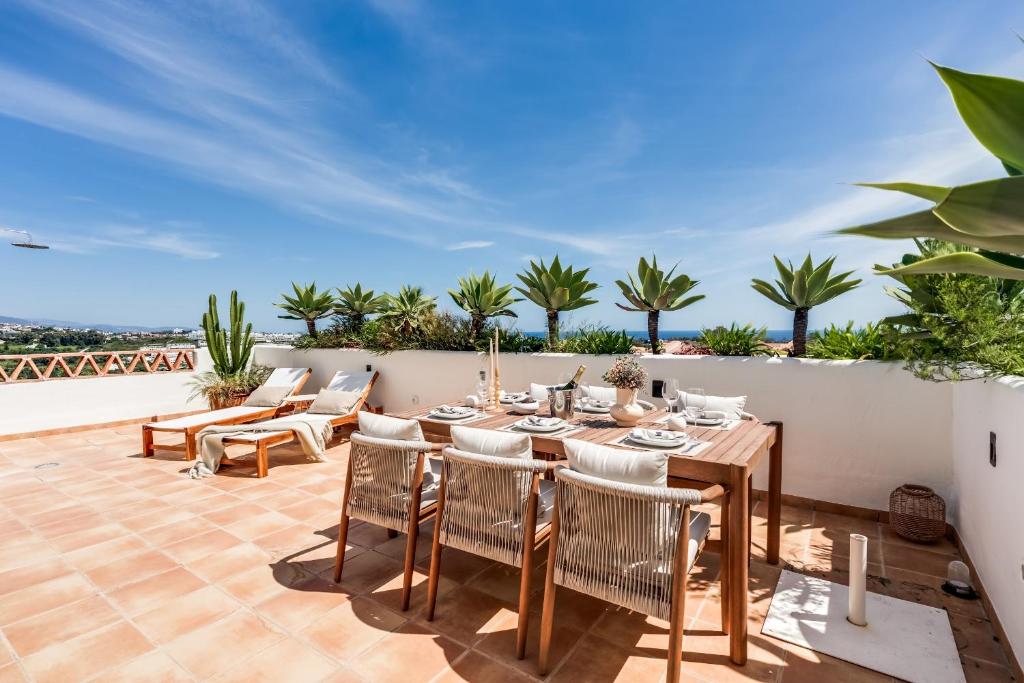 Sea View & Mountain View Apartment with Private Jacuzzi - Sunset Golf, Estepona - 1