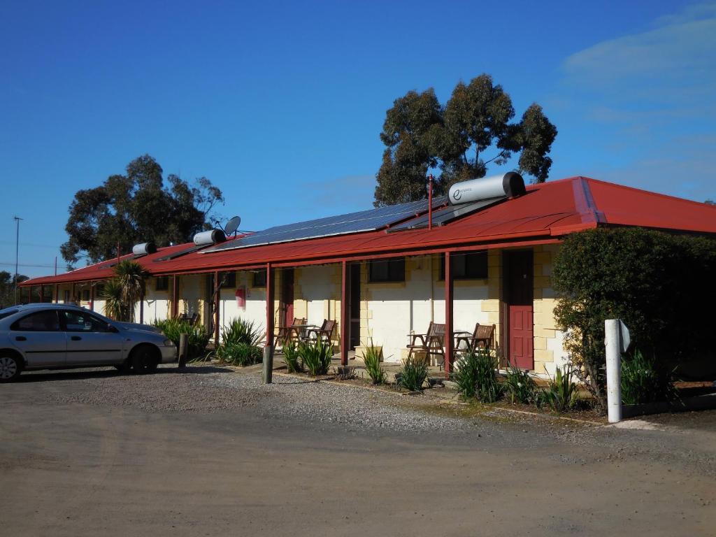 Inglewood Motel and Caravan Park Victoria — Hotel in Sebastian