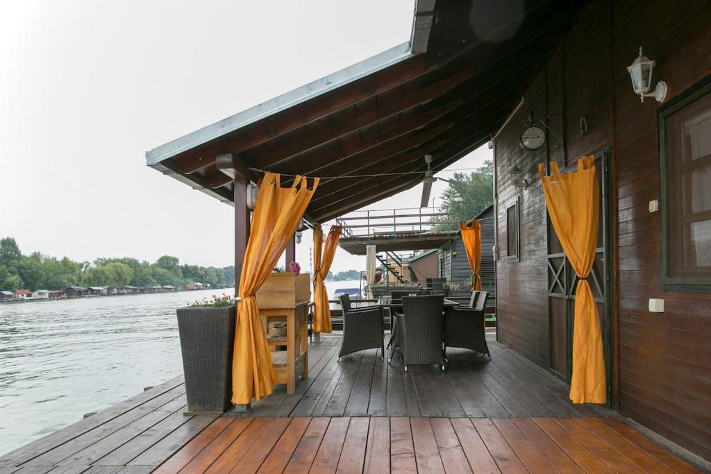 Morning Star River Retreat - A Boathouse in Belgrade - 3