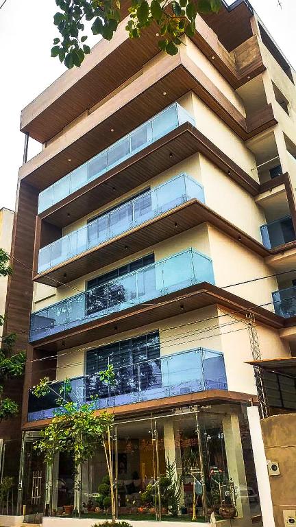 Alojamiento de Alta Gama con Ascensor y Diseño Moderno - 1