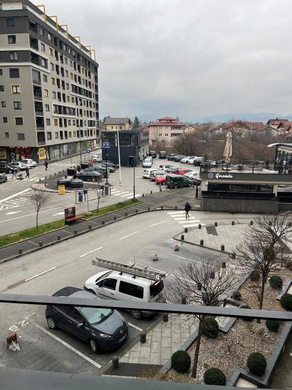 EM Modern Stay Sarajevo Bulevar ParkingGarage - 5