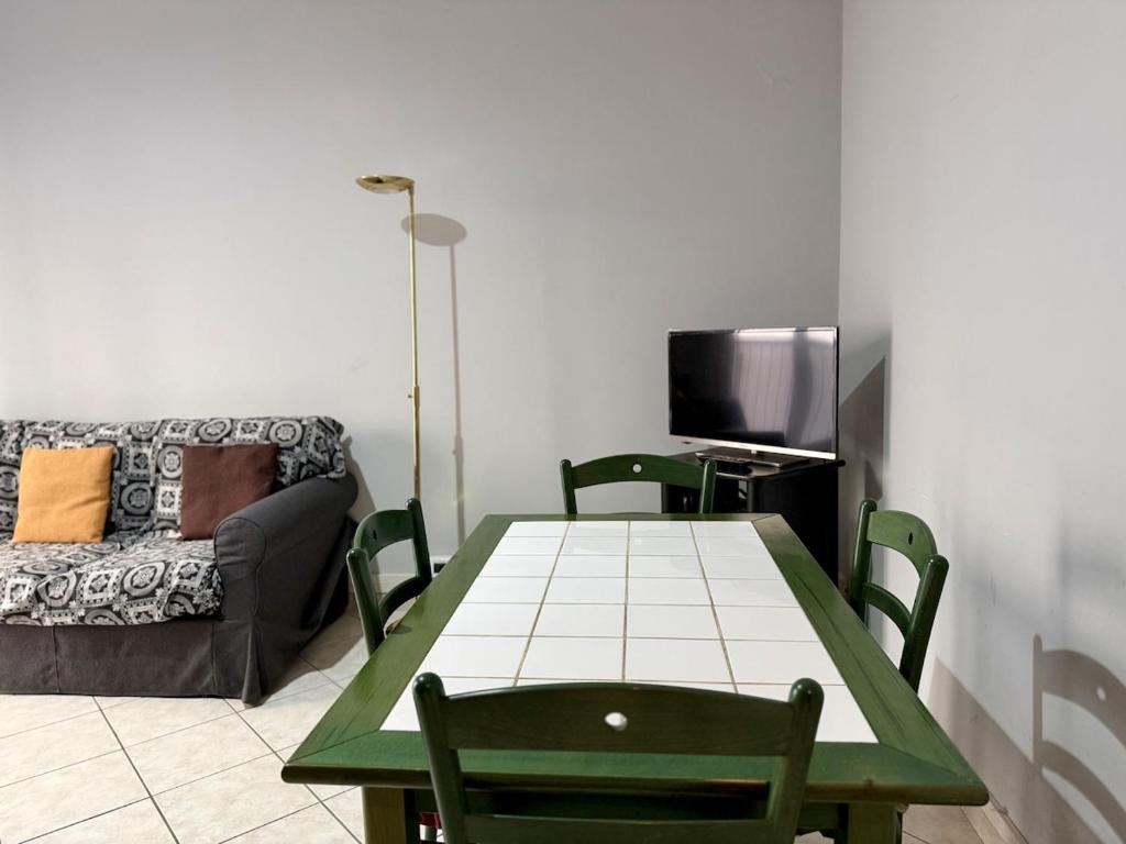 HOST4U - In Centro a Imperia con Balcone - Casa Margherita - 2