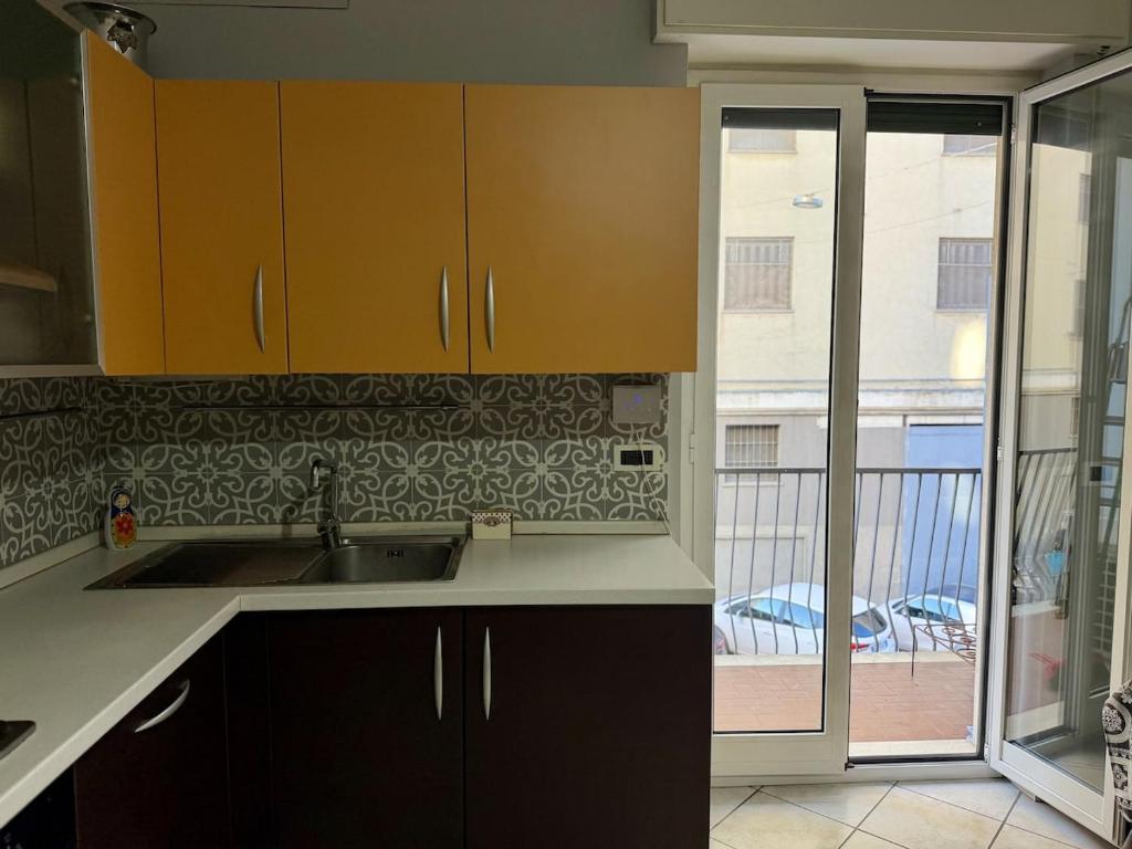 HOST4U - In Centro a Imperia con Balcone - Casa Margherita - 5