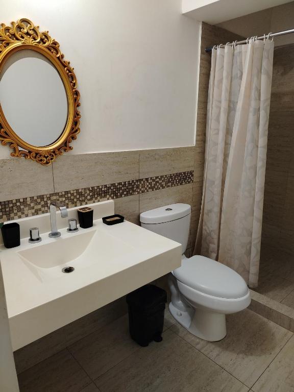 Departamento Executive 2BR Balcón Frente al Mall Santa Catalina - 2
